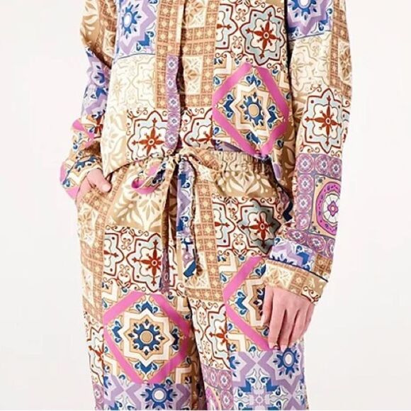 Tolani Zadie Notched Collar Top & Relaxed Fit Pant Pajama Set - Picture 3 of 5